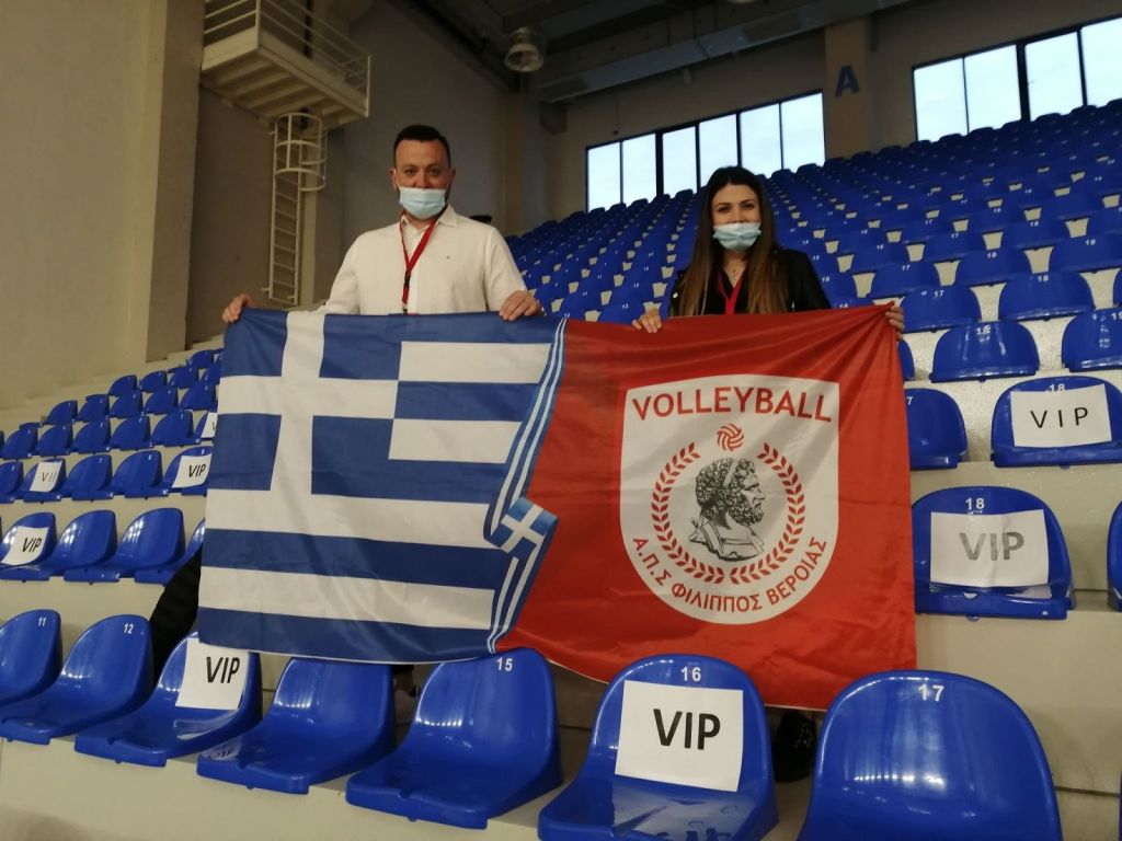 Ο Δημήτρης Πιτούλιας με τη σημαία Ελλάδας - Φιλίππου Βέροιας στο «Verde Sport Cοmplex»