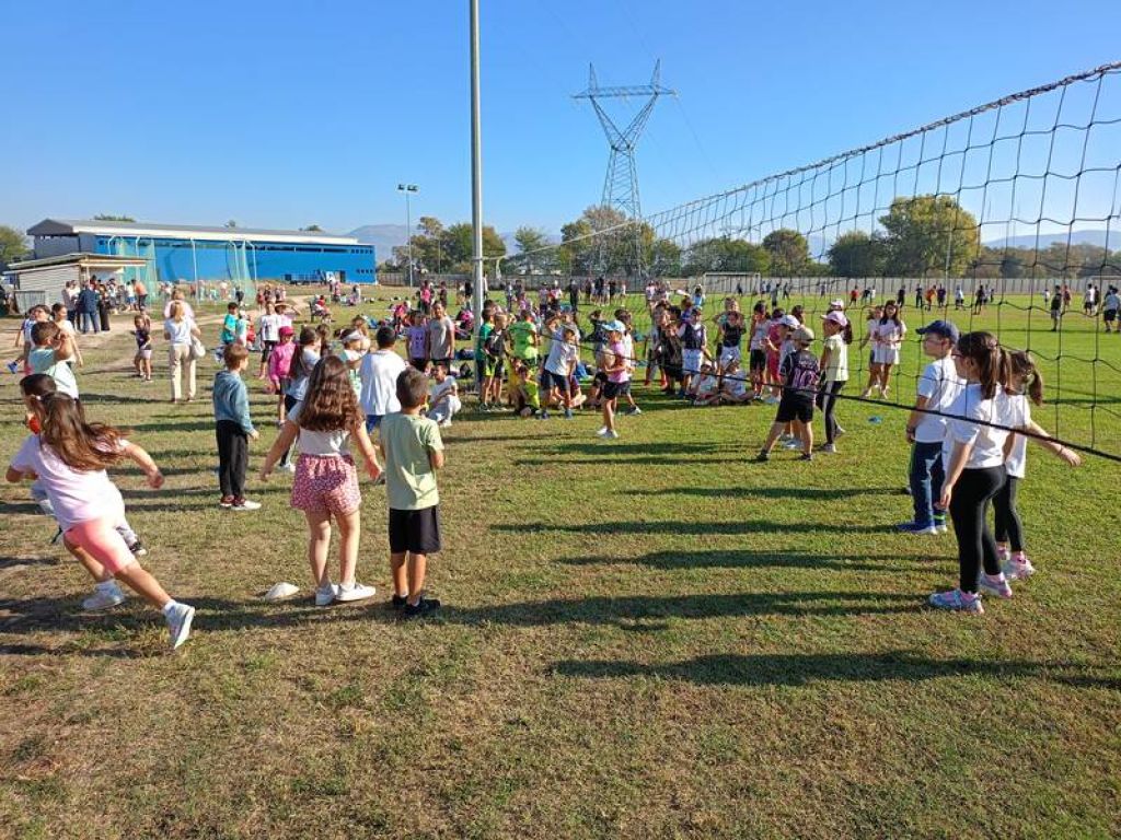 350 μαθητές έπαιξαν βόλεϊ στο δημοτικό στάδιο Ελευθερούπολης